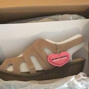 Sketchers memory foam sandals